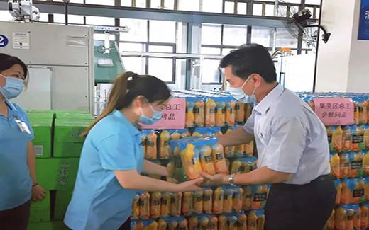 送清涼啦！集美區(qū)區(qū)委書記何東寧一行慰問美科一線職工